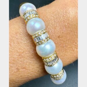 18K Yellow Gold Pearl & Diamond Bangle